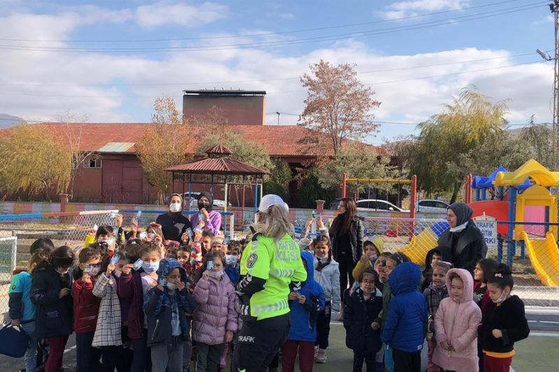 Van polisinden miniklere trafik eğitimi