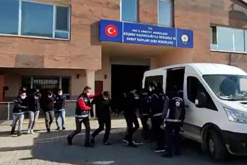 Van’da 6’sı yabancı 15 organizatör yakalandı