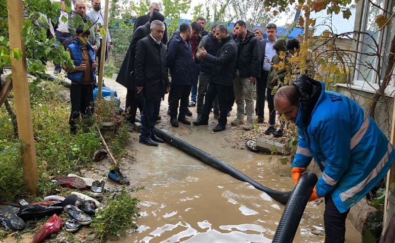 Van’daki su baskınlarına anında müdahale