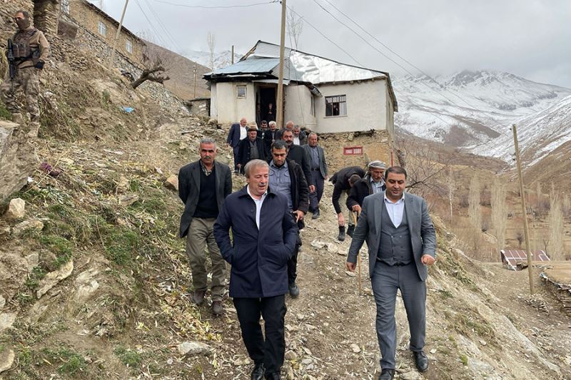 Başkan Sabırlı ve Arvas kapı kapı dolaşıyor