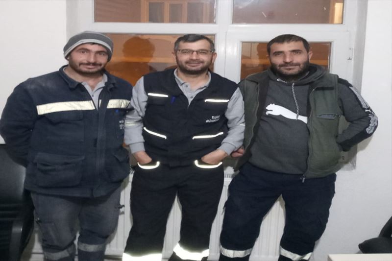 Kar ve tipide 2 saat mahsur kalan VEDAŞ ekibi kurtarıldı