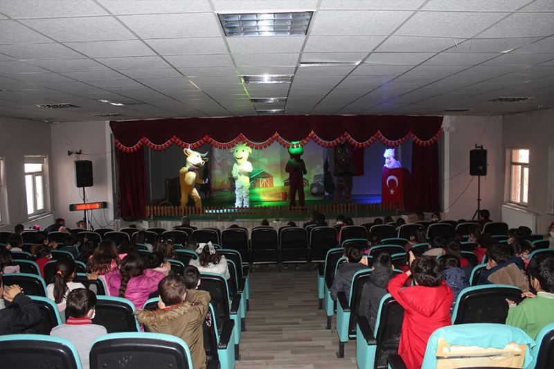 Muradiyeli çocuklar tiyatro ile tanıştı