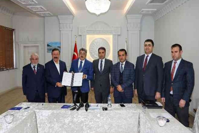 Van Büyükşehir Belediyesinde ‘sosyal denge tazminatı’ imzalandı