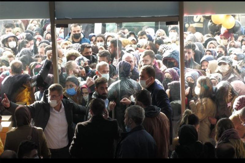 Van’da İndirim çılgınlığı