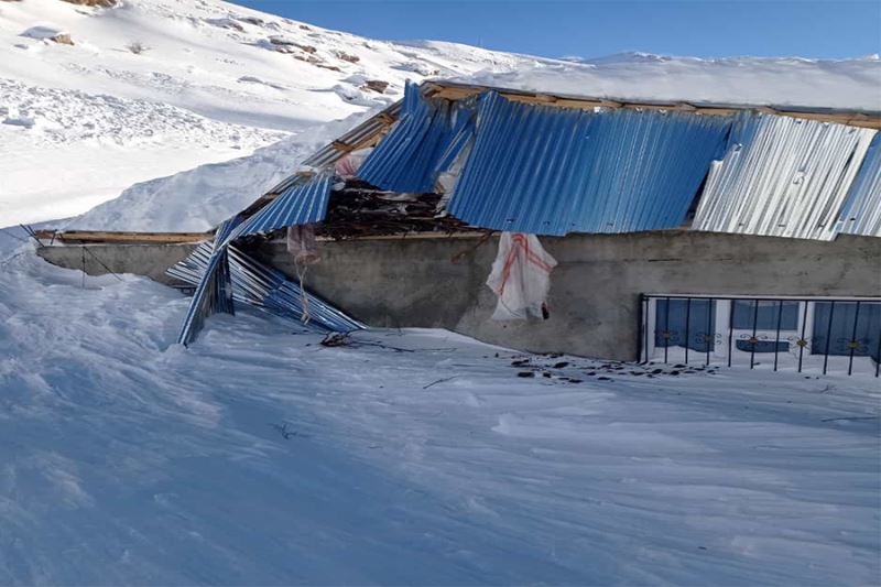 Bahçesaray’da bir evin üzerine çığ düştü, 5