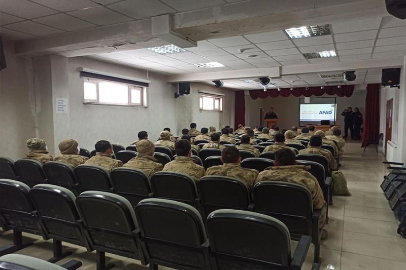 Çaldıran’daki güvenlik korucularına afet eğitimi