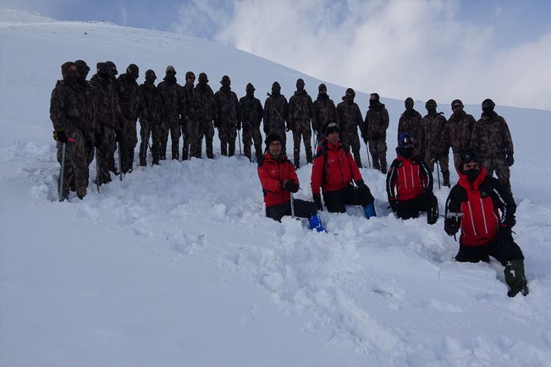 Çığ bölgesindeki canlar polise emanet