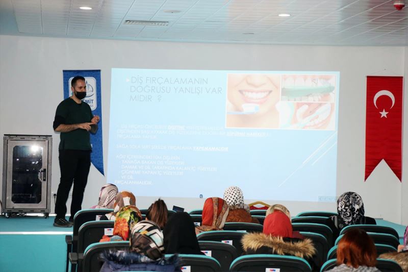 Edremit Belediyesinden kursiyerlere ağız ve diş sağlığı eğitimi