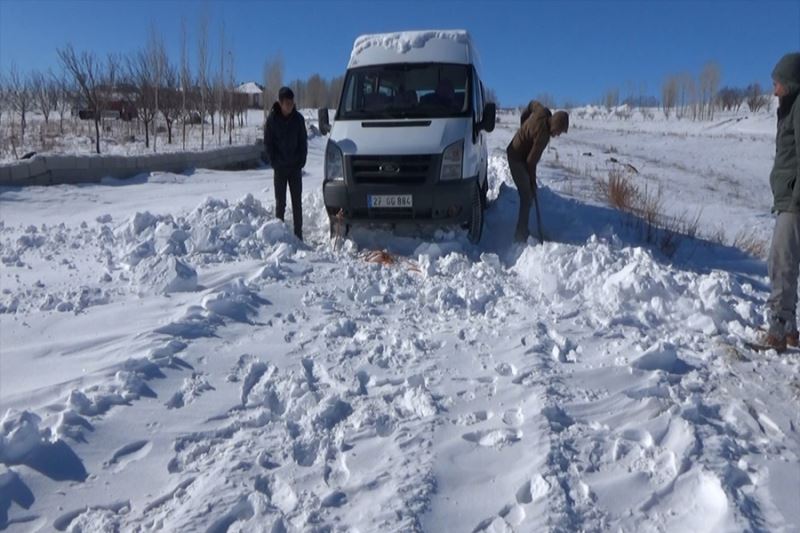 Erciş’te mahsur kalan öğrenciler kurtarıldı