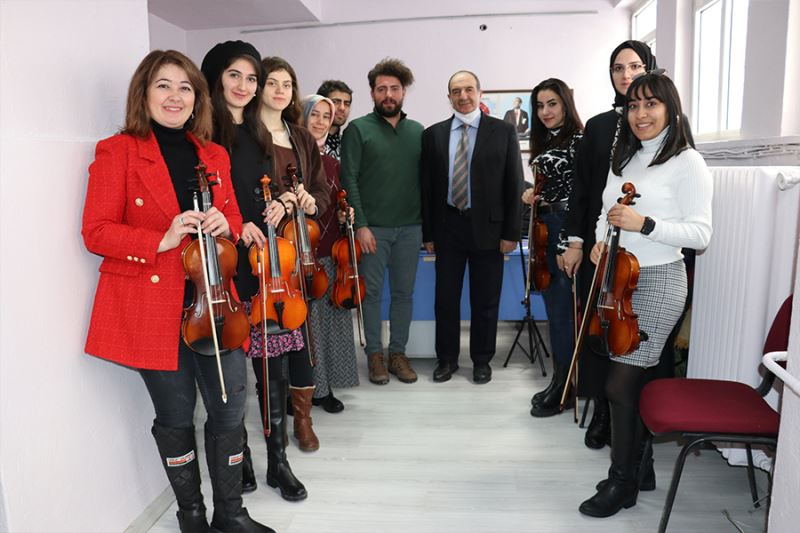 Halk eğitim kursları ile hayallerini gerçekleştiriyorlar
