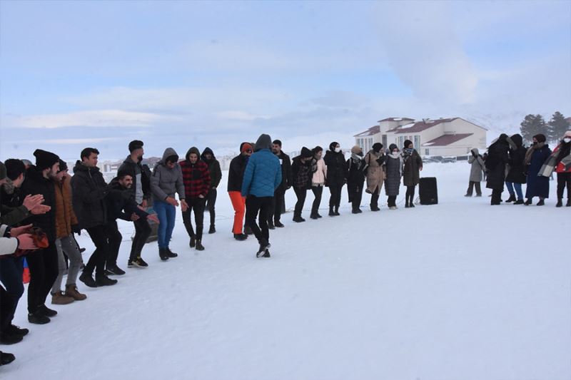 Türkiye’de bir ilk, Bitlis Eren Üniversitesi kampusu içinde kayak tesisi açıldı