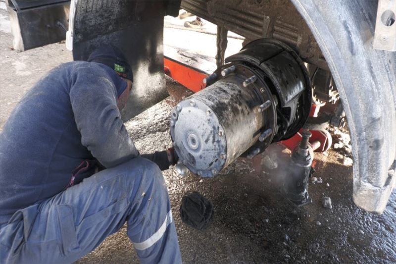 VASKİ bütün lastik işlerini kendi atölyesinde yapıyor