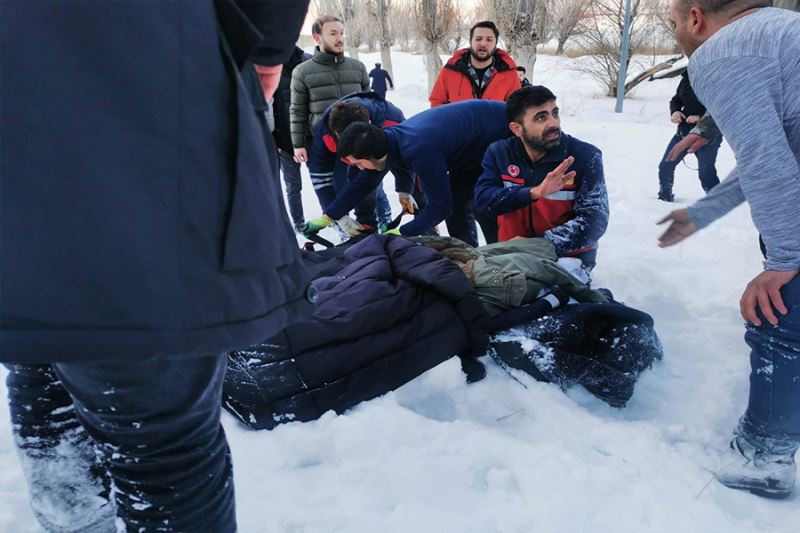 Van Kalesi’nde kendini boşluğa bırakan kız tedavi altına alındı