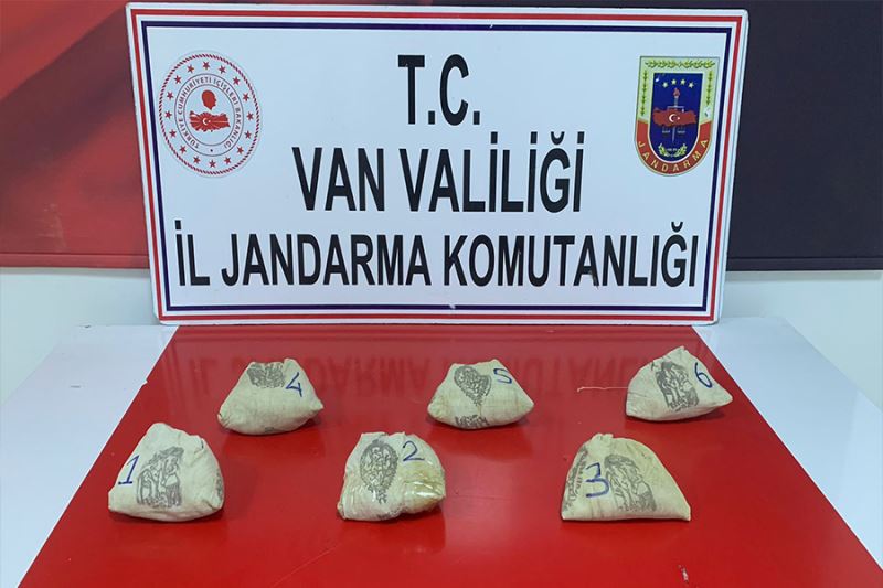 Van’da 3 kilo 995 gram toz esrar ele geçirildi