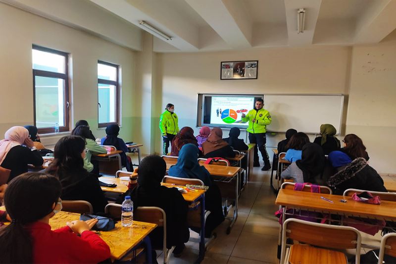 Van’da trafik polisleri 316 öğrenciye trafik eğitimi verdi