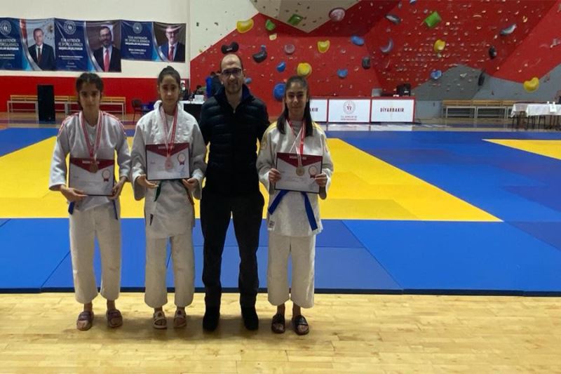 Vanlı judocular Diyarbakır’dan madalyalarla döndüler