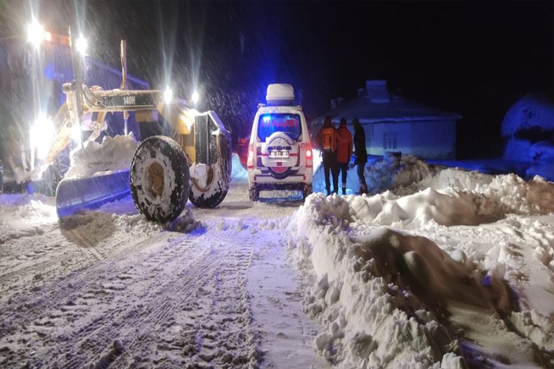 Yol açılana kadar evde doğum yaptı