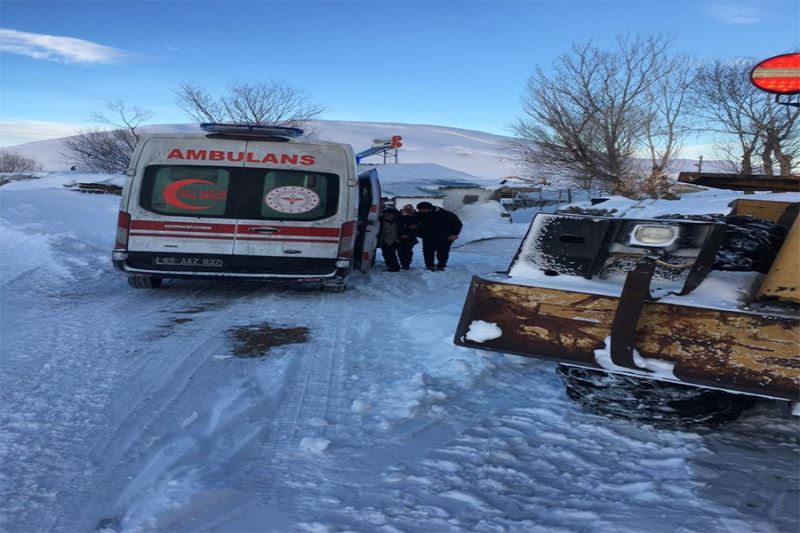 25 kilometrelik yolu 5 saatte aşıp hastaya ulaştılar