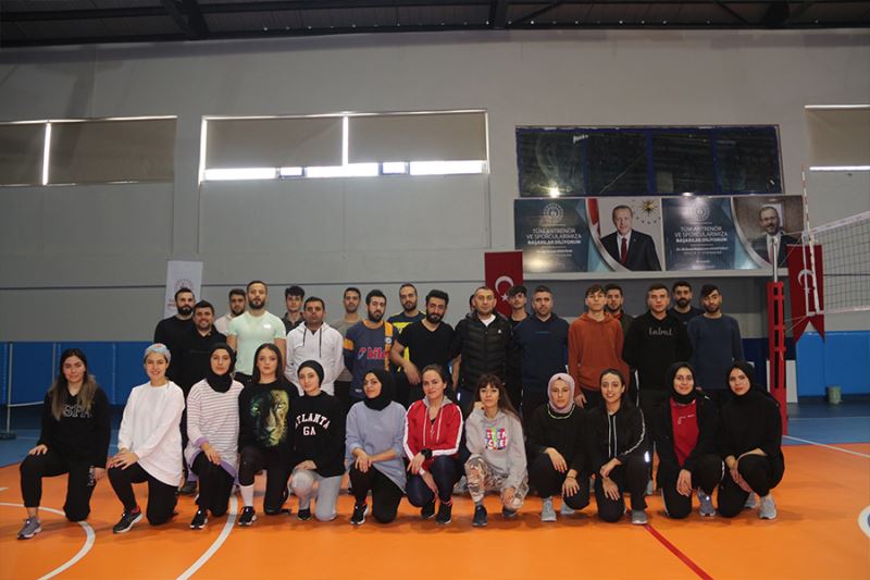 Tatvanlı gençler polis olmak için ter döküyor
