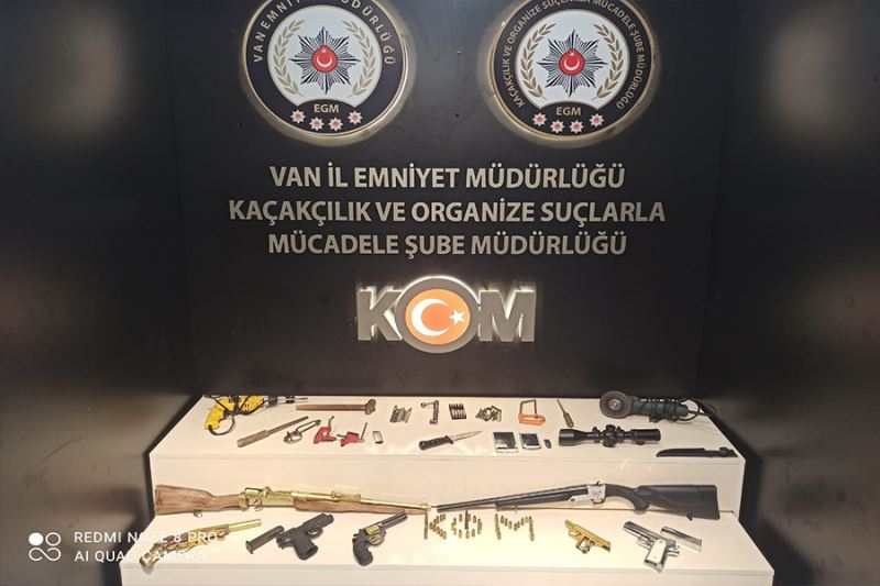 Van merkezli operasyonda tabanca ve mermi ele geçirildi