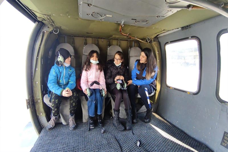 Vanlı çocuklar helikoptere bindi