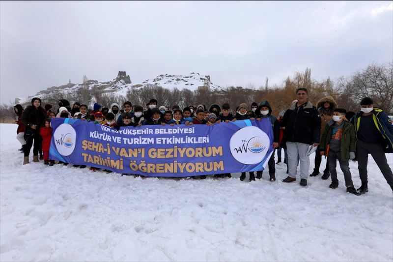 Vanlı öğrenciler için tanıtım gezisi