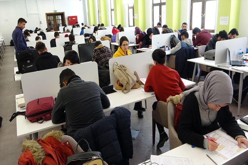 Yeni kütüphaneyi 10 günde 20 bin kişi ziyaret etti