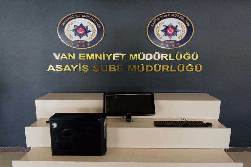Belediyeye ait kitap kafede bilgisayar hırsızlığı