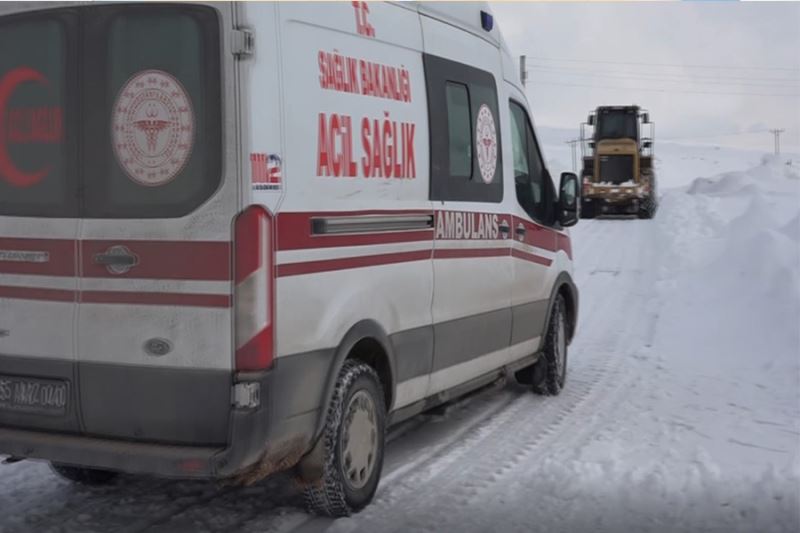 Erciş’te yolu kapanan mahalledeki kalp hastası için seferberlik