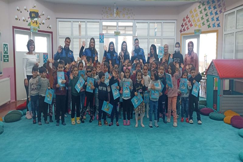 Minik öğrencilere ‘polislik’ mesleği tanıtıldı