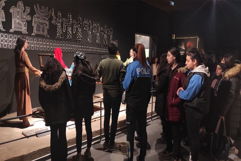Öğrenciler Van Müzesini gezdi