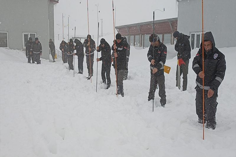 Rüzgar enerji santrali personeline çığ eğitimi