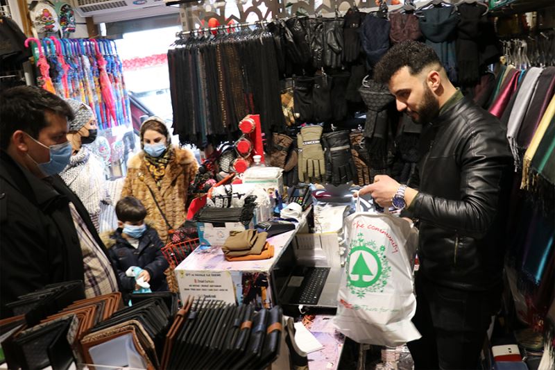 Van’a gelen İranlılar esnafın yüzünü güldürdü