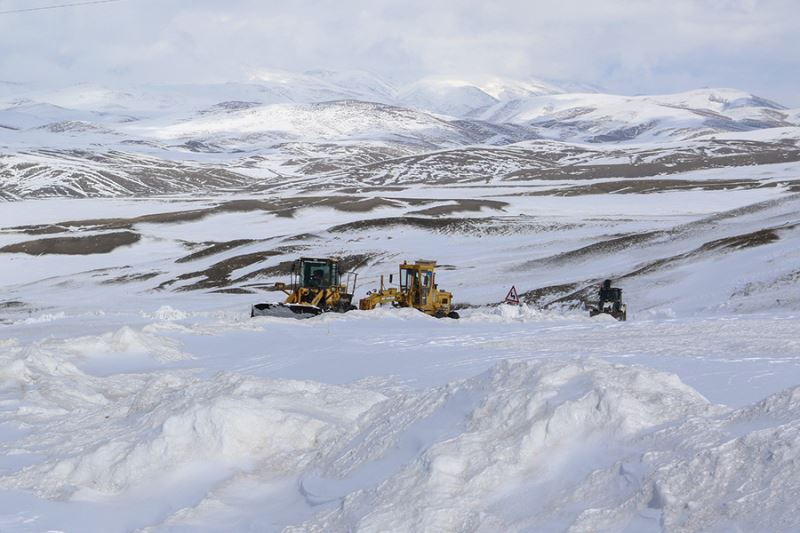 Van’da 216 yerleşim yerinin yolu ulaşıma kapandı