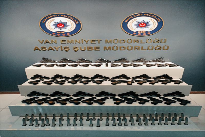 Van’da 60 adet kurusıkı tabanca ele geçirildi