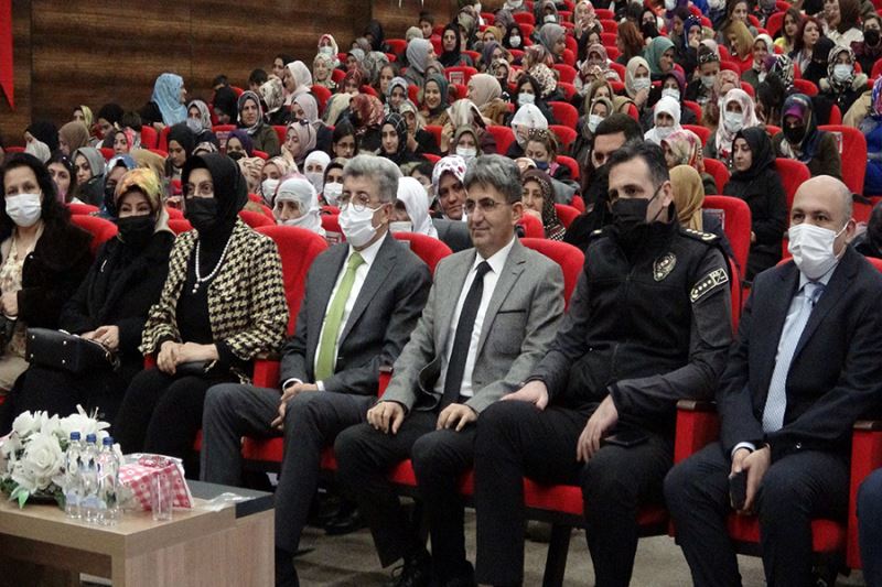 Van’da “Mutlu ve Huzurlu Ailenin Sırları” programı düzenlendi