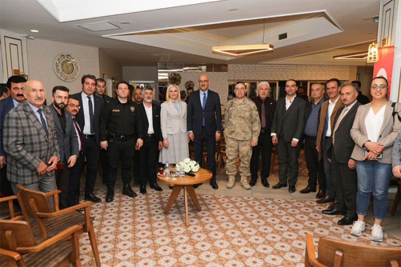 Başkan Vekili Aydın, muhtarlarla iftarda buluştu