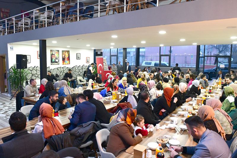 Eğitim-Bir-Sen’den kaynaşma yemeği