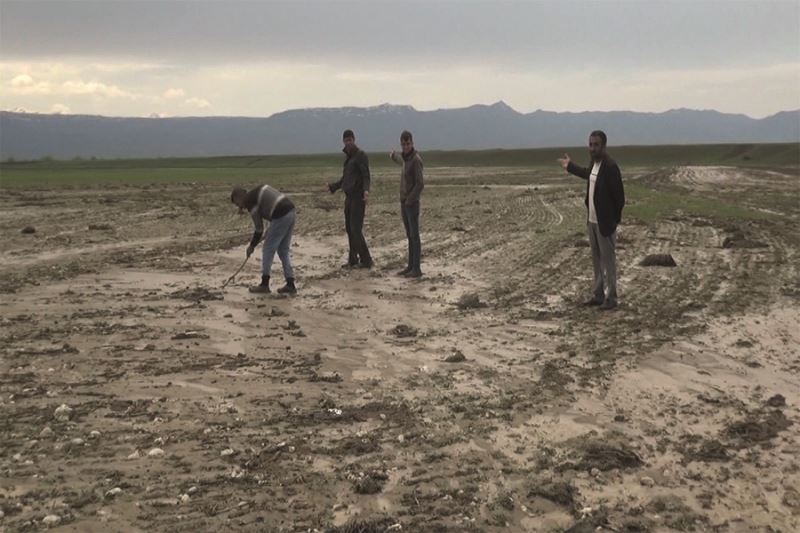 Muş’ta tarım arazileri su altında kaldı