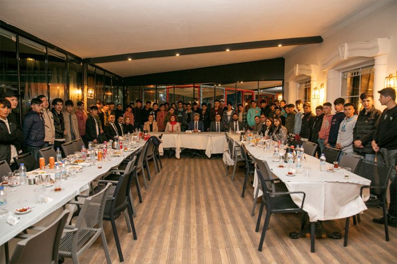 Vali Bilmez ve eşinden anlamlı iftar