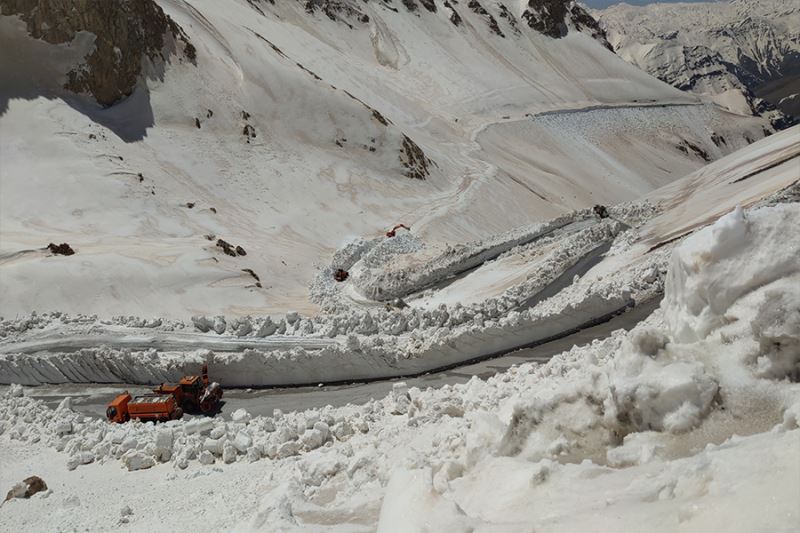 Van-Bahçesaray yolu ulaşıma açıldı