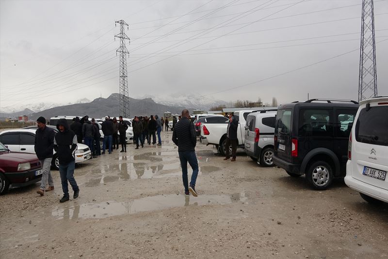 Van’da ikinci el oto pazarında yakıt cimrisi araçlara rağbet