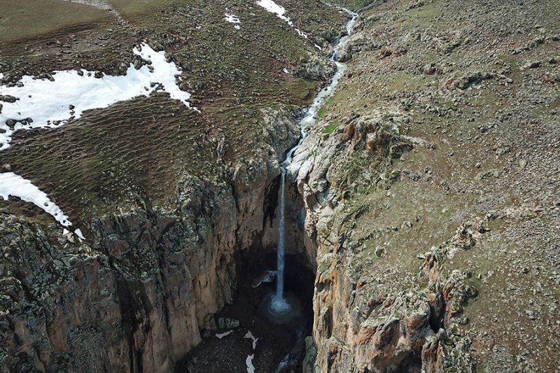 Yaşar Kemal Şelalesi yeniden akmaya başladı