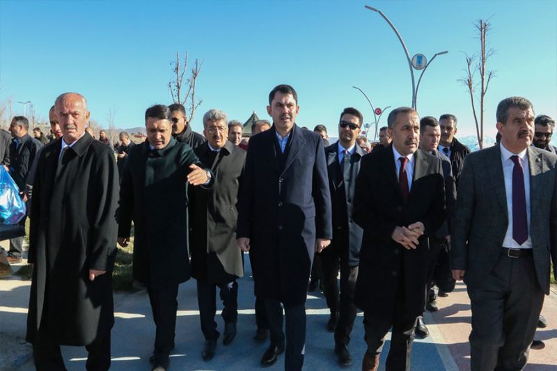 Bakan Kurum, Van Gölü’nde özel çevre korumasının ilan edileceğini açıkladı