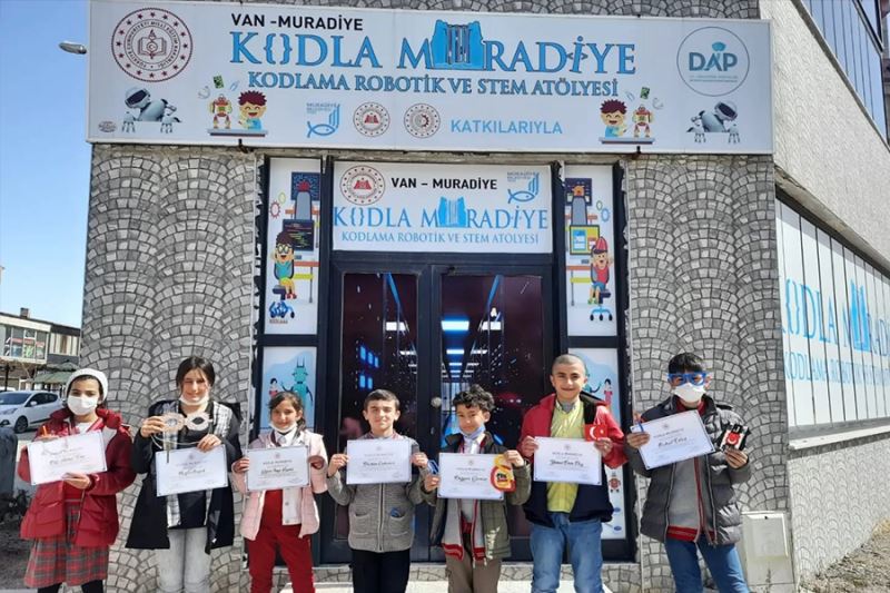 ‘Kodla Muradiye’ projesini tamamlayan öğrencilere belgeleri verildi