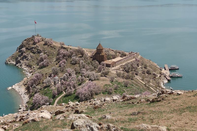 Bayramda Van’ın ören yerlerine ziyaretçi akını