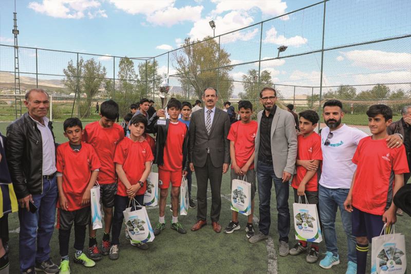 Gürpınar Belediyesi Okullar Arası Futbol Turnuvası Tamamlandı