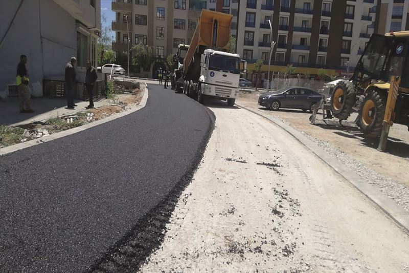 İpekyolu’nda Sezonun İlk Asfaltı Döküldü