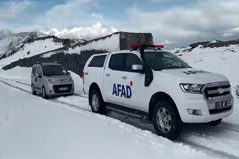 Nemrut Dağı’nda karda mahsur kalan 10 vatandaşı AFAD ve jandarma kurtardı