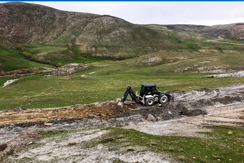 Van Büyükşehir Belediyesinden yol onarım çalışması